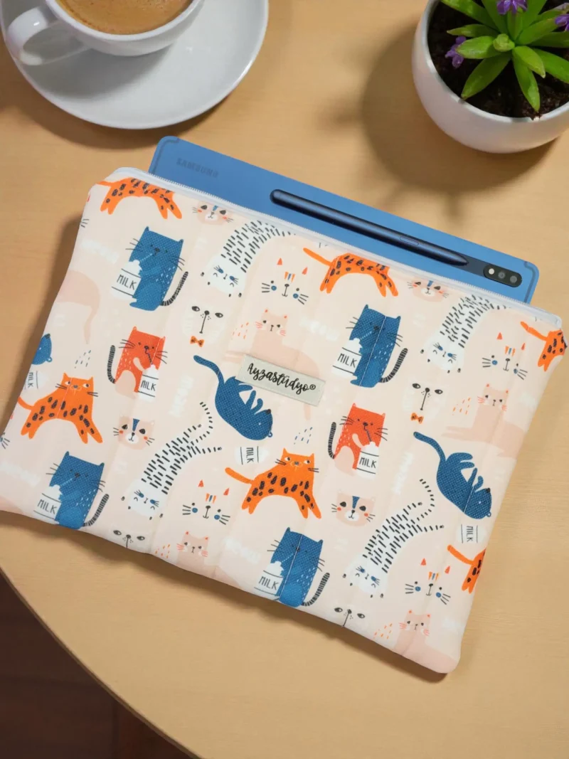 Puffy iPad/Tablet Sleeve - Milk Cats | Ayza Stüdyo